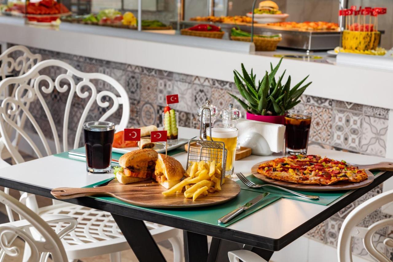 Aqi Hydros Club Hotel Kemer Exterior foto A typical meal at a Turkish fast food restaurant