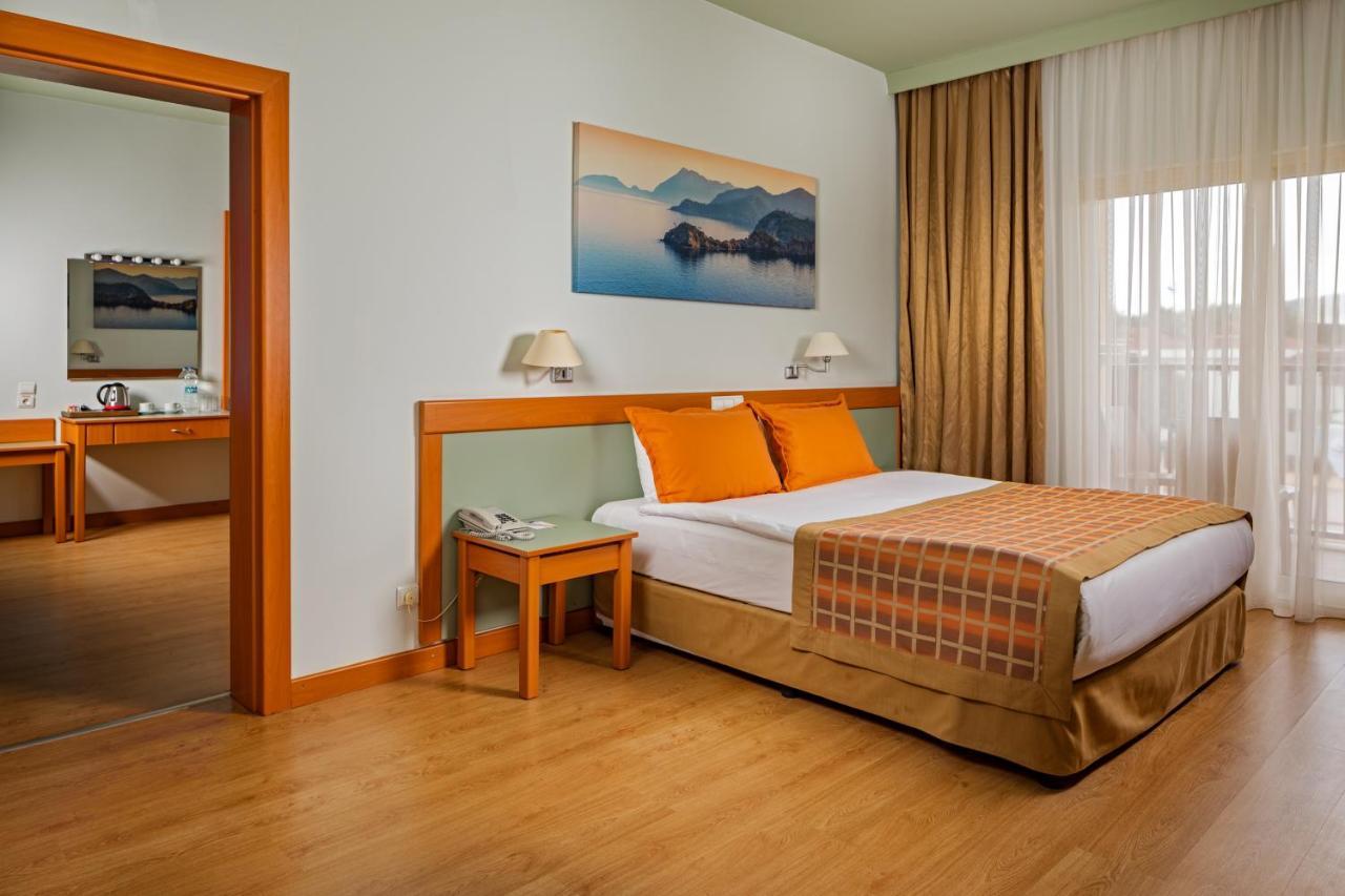 Aqi Hydros Club Hotel Kemer Exterior foto A bedroom in a hotel
