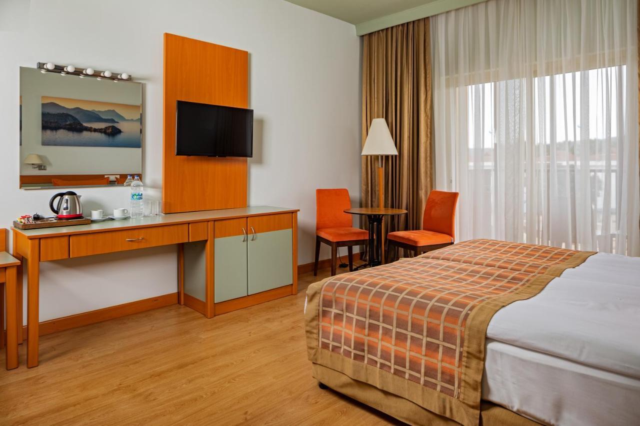 Aqi Hydros Club Hotel Kemer Exterior foto A room at the hotel